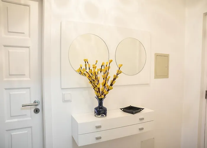 Holidays Marginal * נאזרה