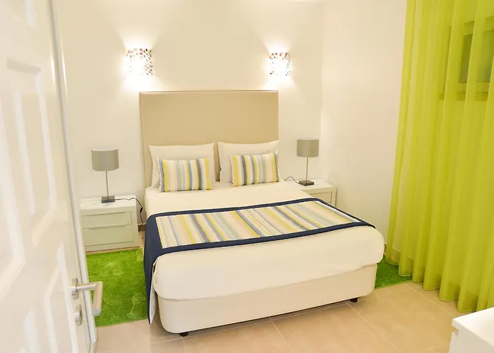 Holidays Marginal * נאזרה