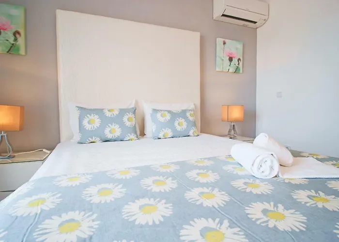 Holidays Marginal * נאזרה